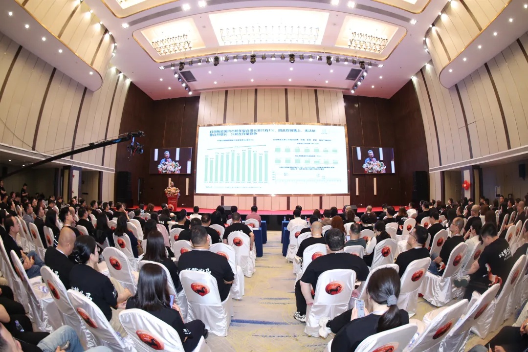 轻启未来，瓷韵新生——人生就是博官网2026新品营销发布会暨42周年庆圆满落幕！